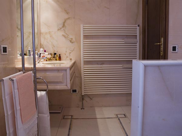 Bagni in marmo moderni